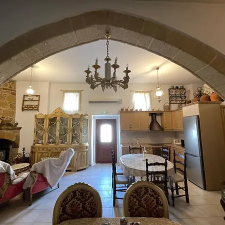 Hébergement de vacances Kamara - Traditional Stone House *