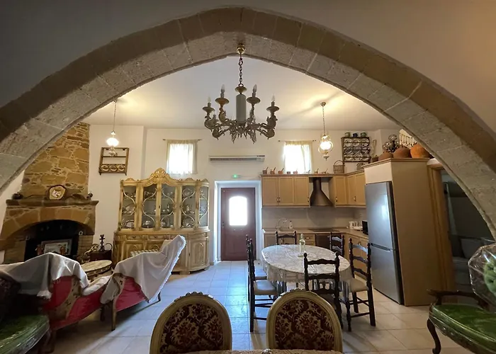 Hébergement de vacances Kamara - Traditional Stone House *